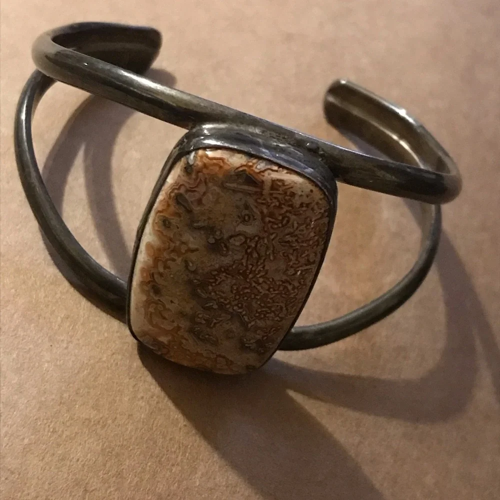 Vintage Sterling Silver Tan Agate Cuff Bracelet - for small wrists - Picture 2 of 12